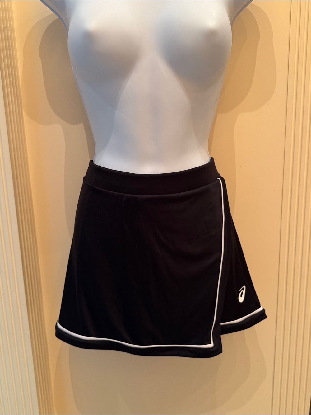ASICS Black and White Circle Skirt with Contrast Piping NWT